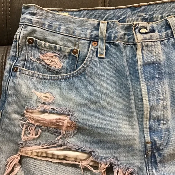 Levi distressed high-waisted jean shorts - Picture 5 of 9